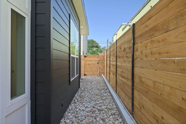 1407 Cedar Ave 2, Austin, TX 78702