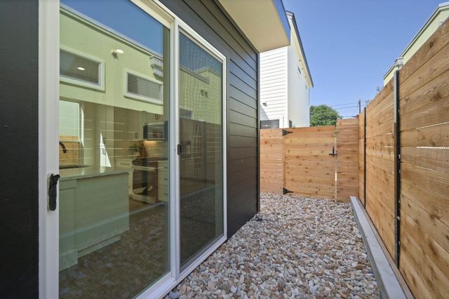 1407 Cedar Ave 2, Austin, TX 78702