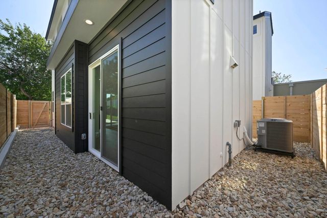 1407 Cedar Ave 2, Austin, TX 78702