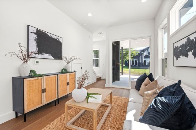 1407 Cedar Ave 2, Austin, TX 78702