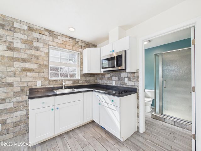 2240 E 2nd Street, Tucson, AZ 85719