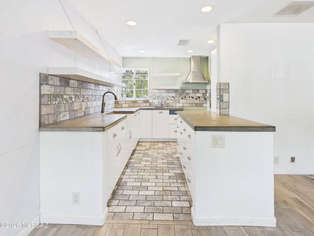 2240 E 2nd Street, Tucson, AZ 85719