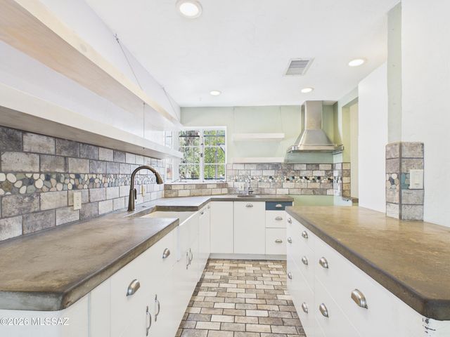 2240 E 2nd Street, Tucson, AZ 85719