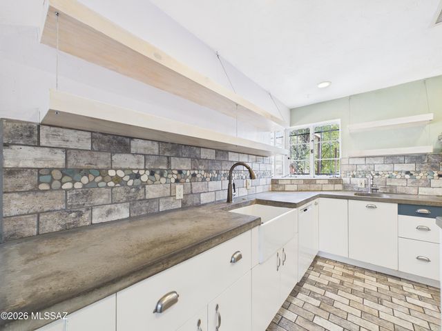 2240 E 2nd Street, Tucson, AZ 85719