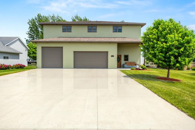 606 3 Street E, Horace, ND 58047
