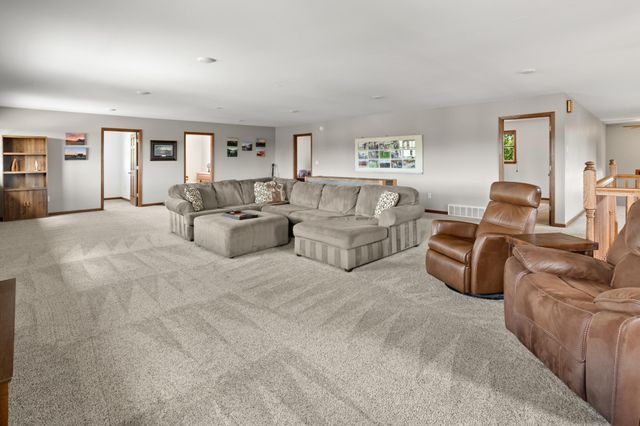 606 3 Street E, Horace, ND 58047