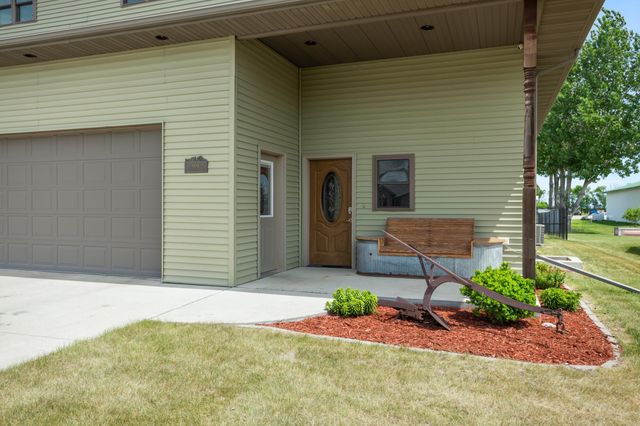 606 3 Street E, Horace, ND 58047