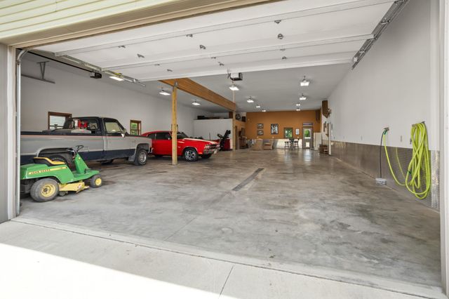 606 3 Street E, Horace, ND 58047