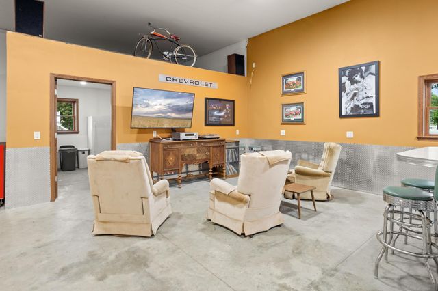 606 3 Street E, Horace, ND 58047