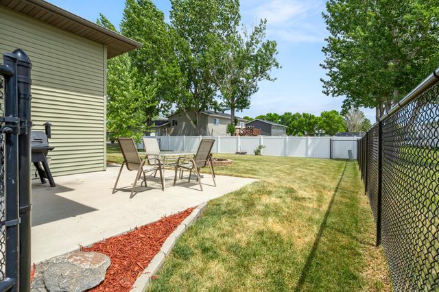 606 3 Street E, Horace, ND 58047