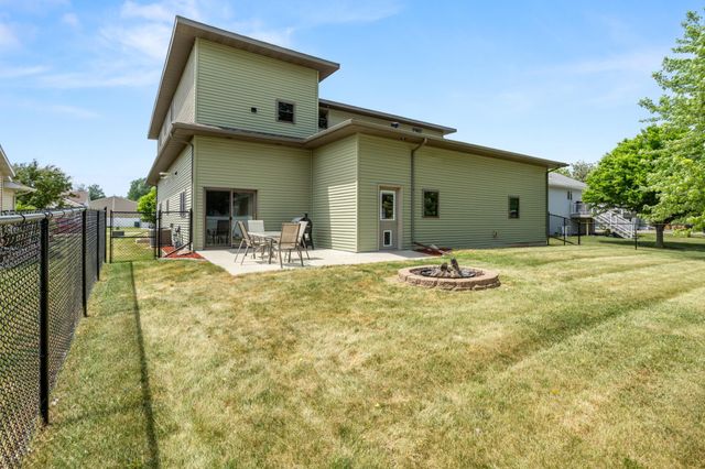 606 3 Street E, Horace, ND 58047