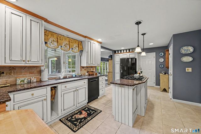 91 Obtuse Hill Road, Brookfield, CT 06804