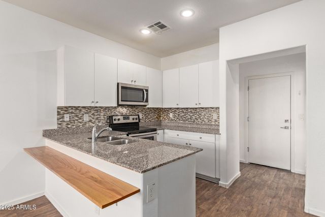 2323 E HUNTINGTON Drive, Phoenix, AZ 85040