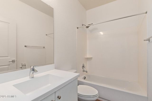 2323 E HUNTINGTON Drive, Phoenix, AZ 85040