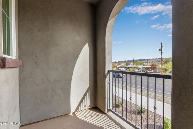 2323 E HUNTINGTON Drive, Phoenix, AZ 85040