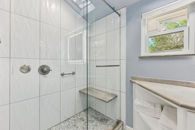 126 County Road 420 RD, Spicewood, TX 78669