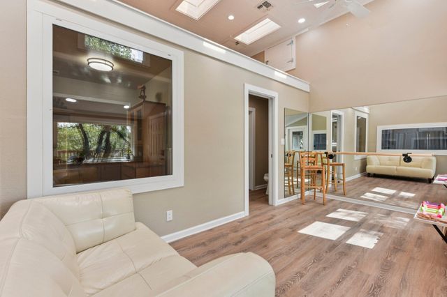 126 County Road 420 RD, Spicewood, TX 78669