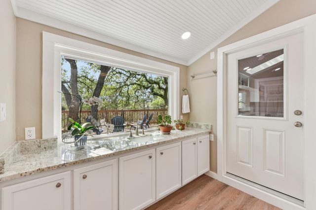 126 County Road 420 RD, Spicewood, TX 78669