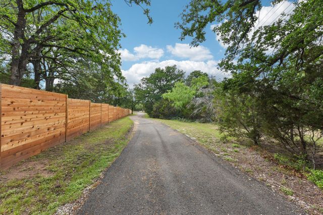 126 County Road 420 RD, Spicewood, TX 78669