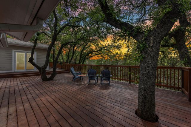 126 County Road 420 RD, Spicewood, TX 78669