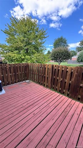 20014 Great Oaks Circle 402, Clinton Township, MI 48036