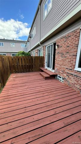 20014 Great Oaks Circle 402, Clinton Township, MI 48036