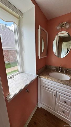 20014 Great Oaks Circle 402, Clinton Township, MI 48036