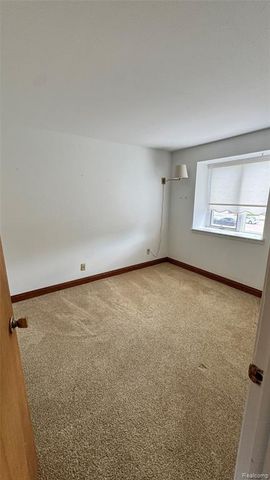 20014 Great Oaks Circle 402, Clinton Township, MI 48036