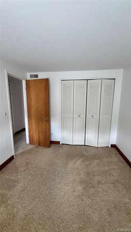 20014 Great Oaks Circle 402, Clinton Township, MI 48036