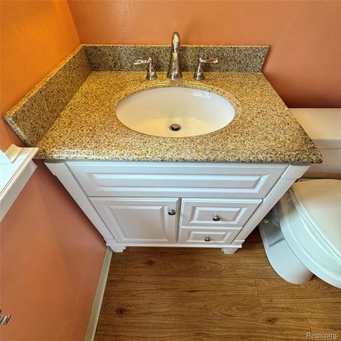 20014 Great Oaks Circle 402, Clinton Township, MI 48036