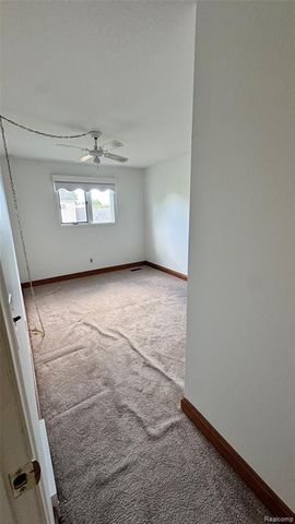 20014 Great Oaks Circle 402, Clinton Township, MI 48036