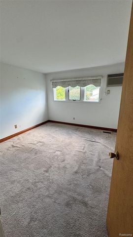 20014 Great Oaks Circle 402, Clinton Township, MI 48036