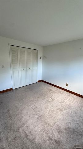 20014 Great Oaks Circle 402, Clinton Township, MI 48036
