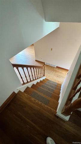 20014 Great Oaks Circle 402, Clinton Township, MI 48036