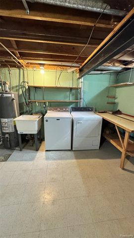 20014 Great Oaks Circle 402, Clinton Township, MI 48036