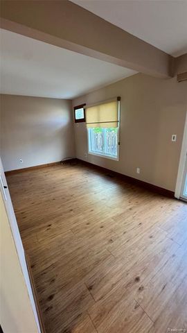 20014 Great Oaks Circle 402, Clinton Township, MI 48036