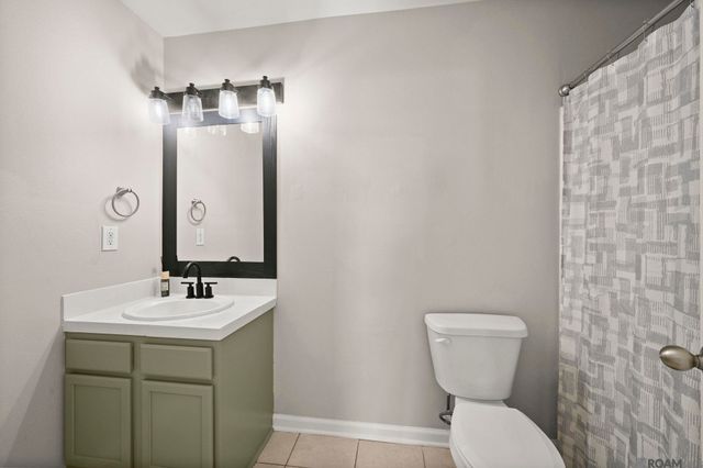 13551 Rose Dr, Walker, LA 70785