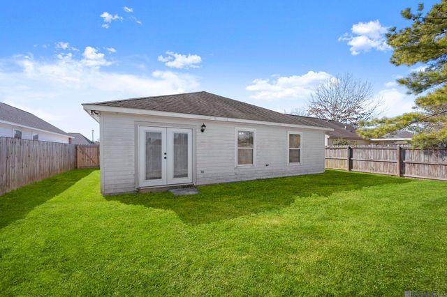 13551 Rose Dr, Walker, LA 70785