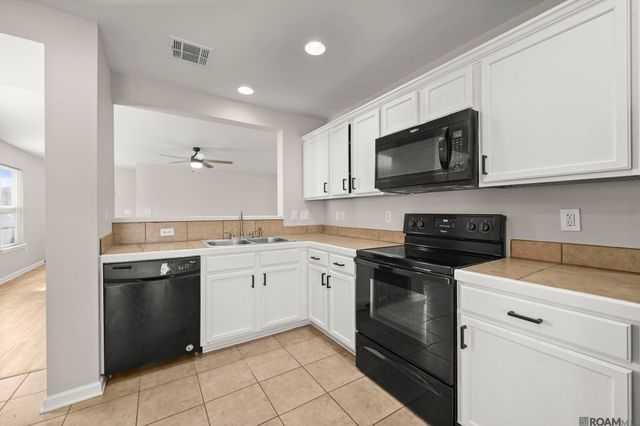 13551 Rose Dr, Walker, LA 70785