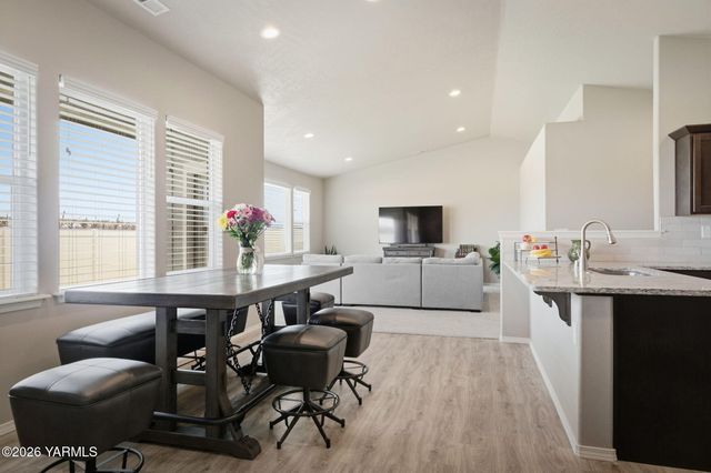 6111 Ian Ave, Yakima, WA 98903