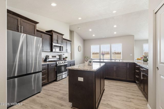 6111 Ian Ave, Yakima, WA 98903