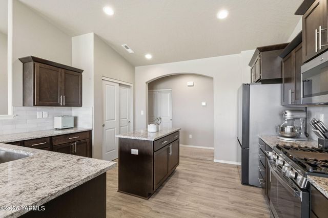 6111 Ian Ave, Yakima, WA 98903