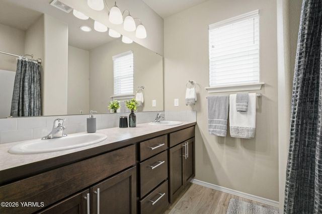 6111 Ian Ave, Yakima, WA 98903