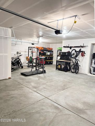 6111 Ian Ave, Yakima, WA 98903