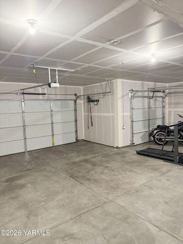 6111 Ian Ave, Yakima, WA 98903