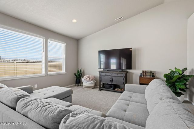 6111 Ian Ave, Yakima, WA 98903