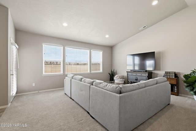 6111 Ian Ave, Yakima, WA 98903