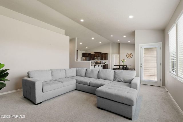 6111 Ian Ave, Yakima, WA 98903