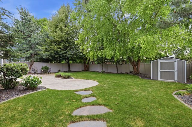 5210 S Stone Ln, Spokane, WA 99223