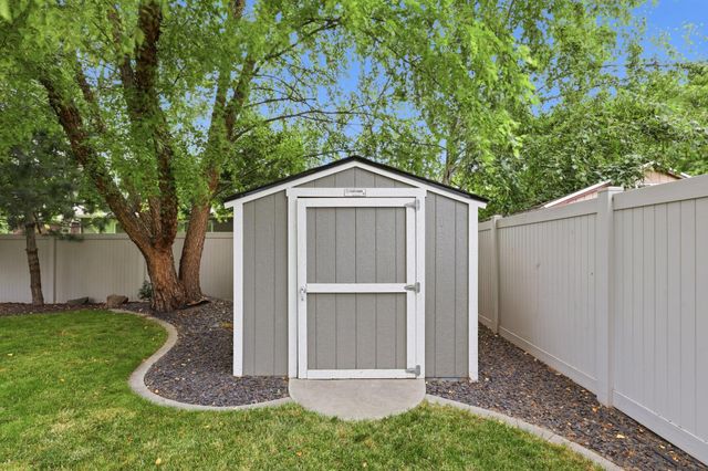 5210 S Stone Ln, Spokane, WA 99223
